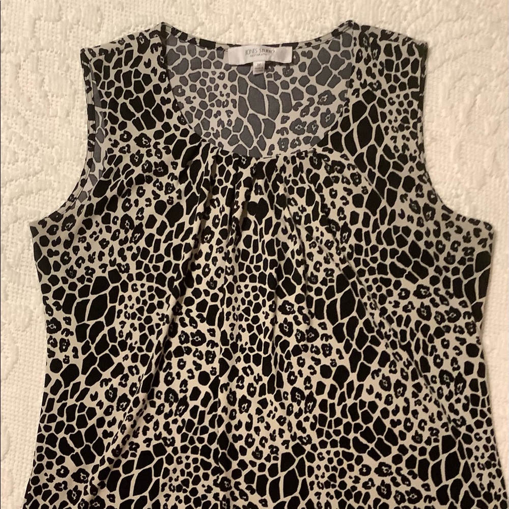 Jones Studio Separates leopard print blouse (M)